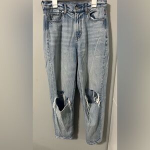AE Ripped Relaxed Mom Jeans Size 4